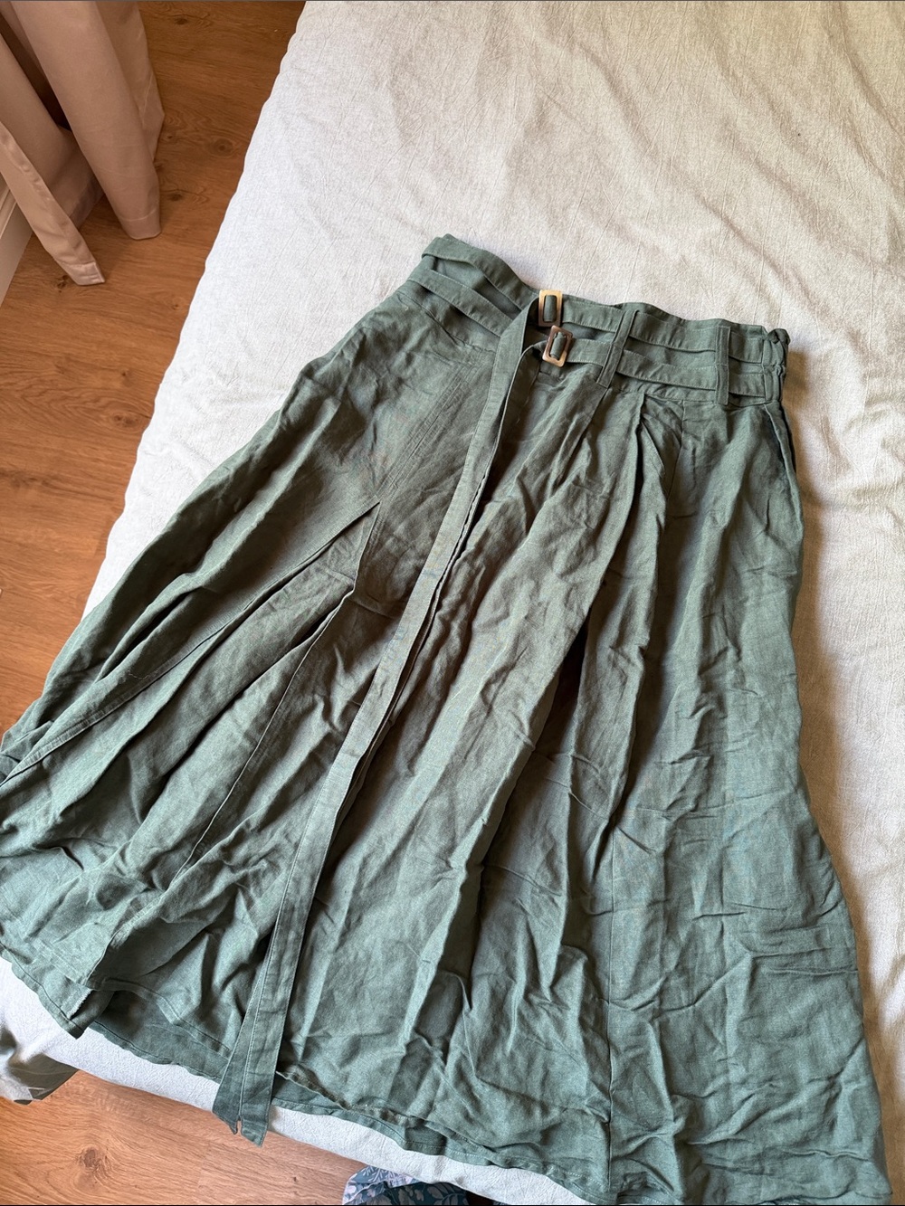 Darling High-Waist Olive Green Pleated Midi Skirt with Belt